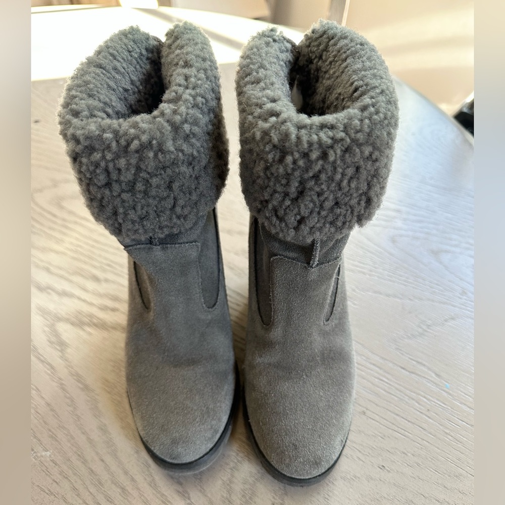Ugg women’s shearling boots size 5